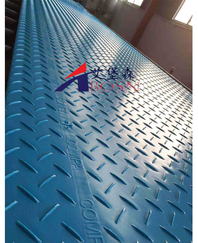 刚出炉铺路垫板